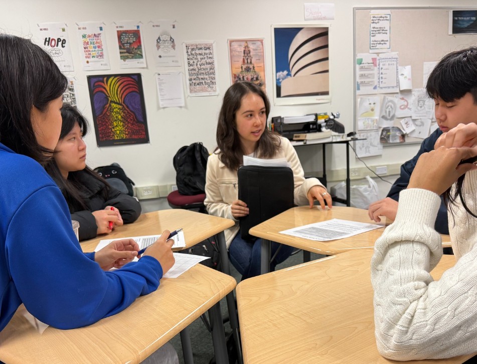 Shatas '15 Visits Government and Politics Students